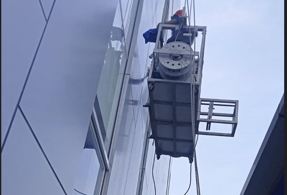 Jasa Pembersih Kaca Gedung Kantor Jakarta Selatan